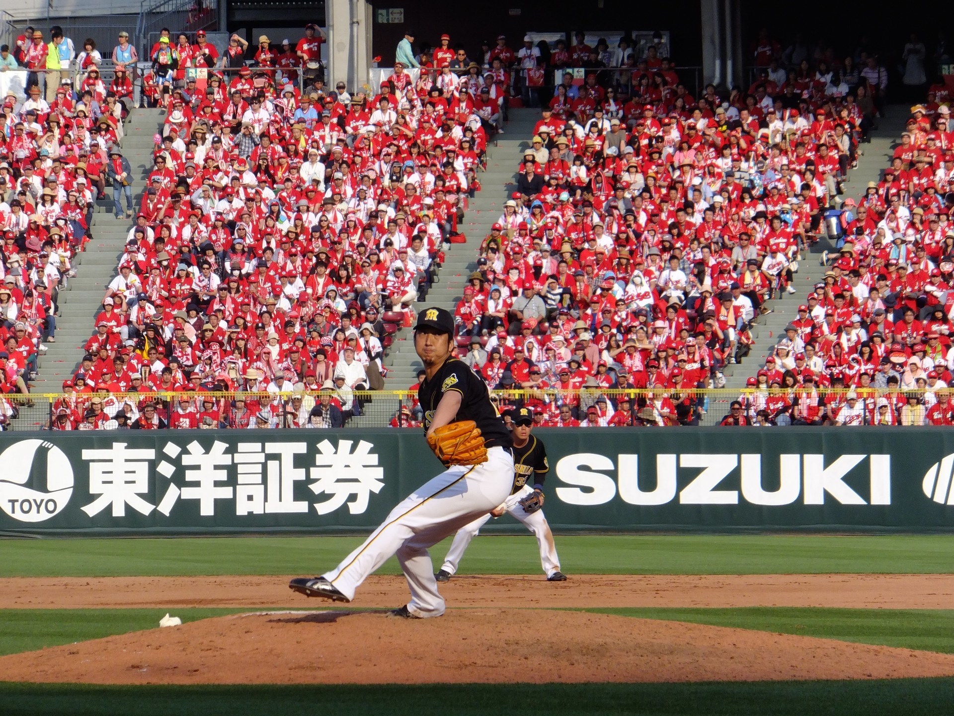 マツダスタジアム 正面砂かぶり席3塁寄りE列L087＠広島東洋カープvs阪神タイガース(2018.4.30): HARA-NOTE